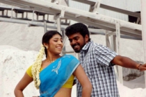 AariraarO kaettadhillai Song