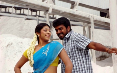 AariraarO kaettadhillai Song