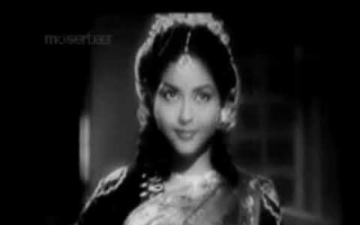 Ennai Ariyaamal Varugudhu