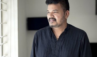 உதவி இயக்குனராக  ஷங்கர் இருந்த போது எடுக்கப்பட்ட புகைப்படம்