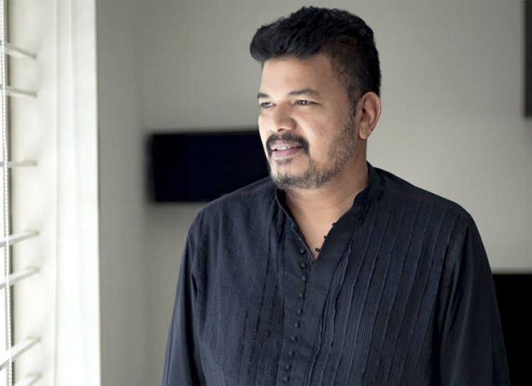 உதவி இயக்குனராக ஷங்கர் இருந்த போது எடுக்கப்பட்ட புகைப்படம்
