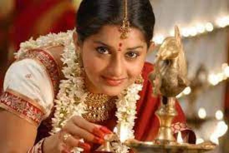 வீட்டில் எந்த இடத்தில் விளக்கேற்றினால் என்ன பலன் என பார்ப்போம்.