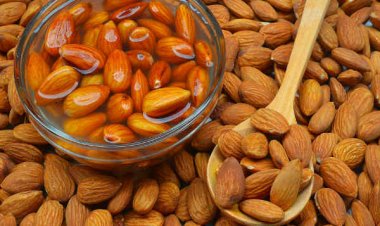 நீரில் ஊற வைத்த பாதாம்  சாப்பிடுவதினால் உடலில் ஏற்படும் நன்மைகள்.