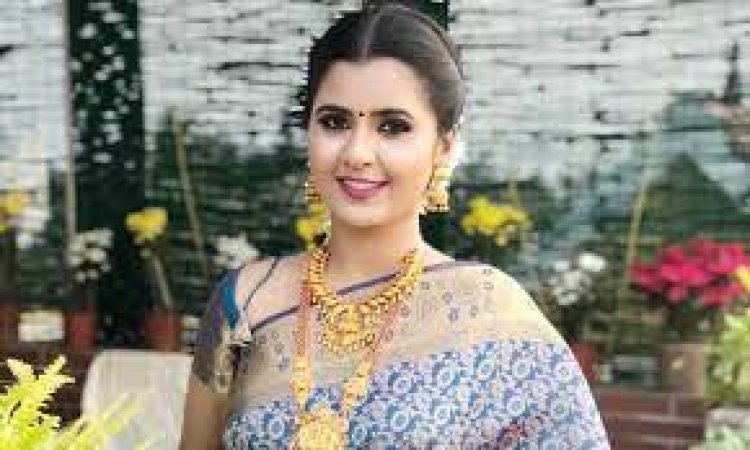 வயிற்றில் குழந்தையுடன் தண்ணீருக்கு அடியில் நடிகை நடத்திய போட்டோஷூட் .